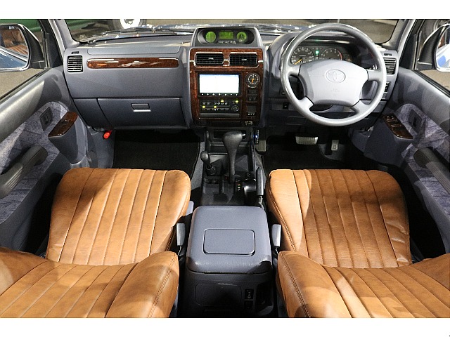 グレー内装×ブラウンシートカバー！