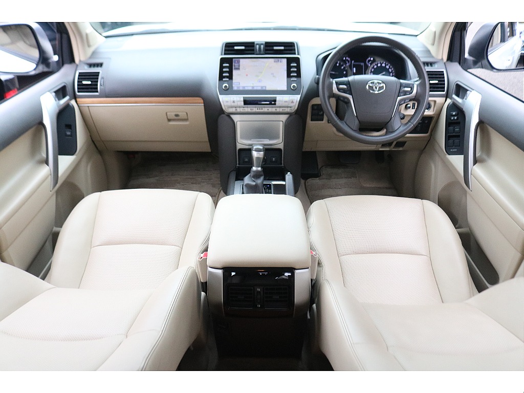 大人気のベージュ内装！