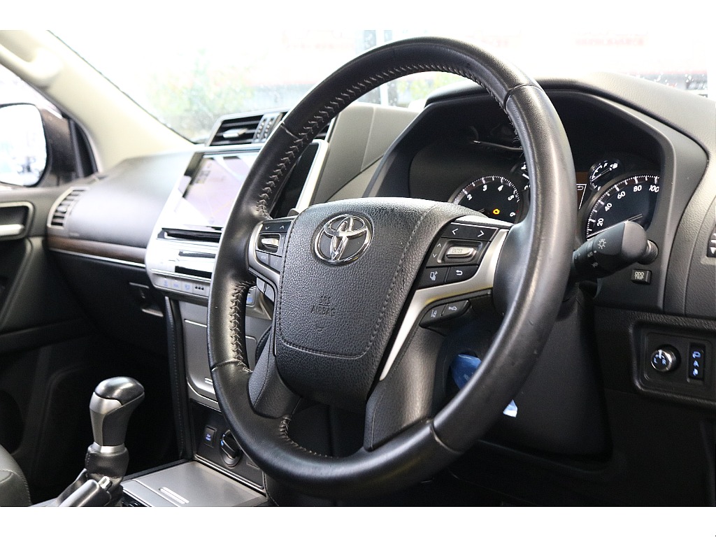 純正ハンドル！ ウッドコンビハンドルに変更も可能！