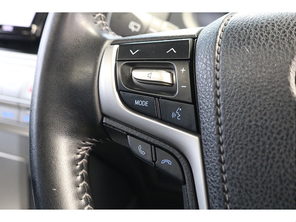 ステアリングリモコン！ 走行中の音量調整などもらくちん♪