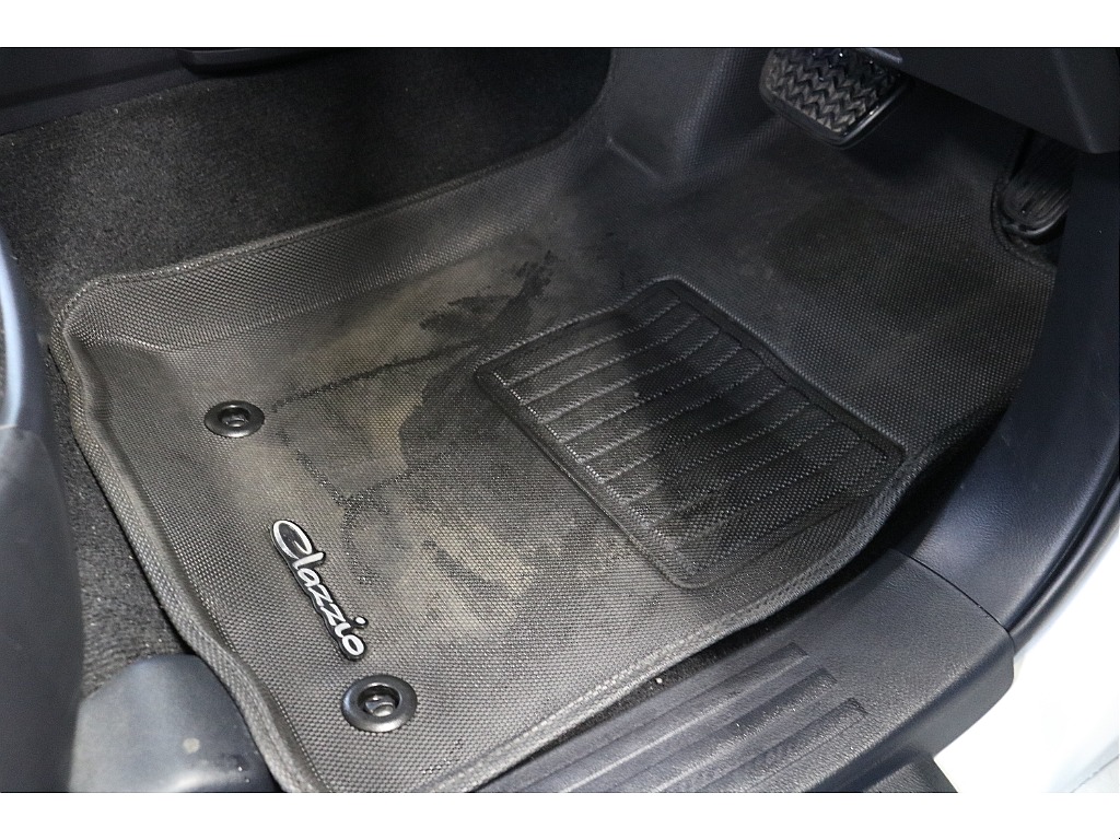 Clazzio防水フロアマット！アウトドアにもってこいの装備です！