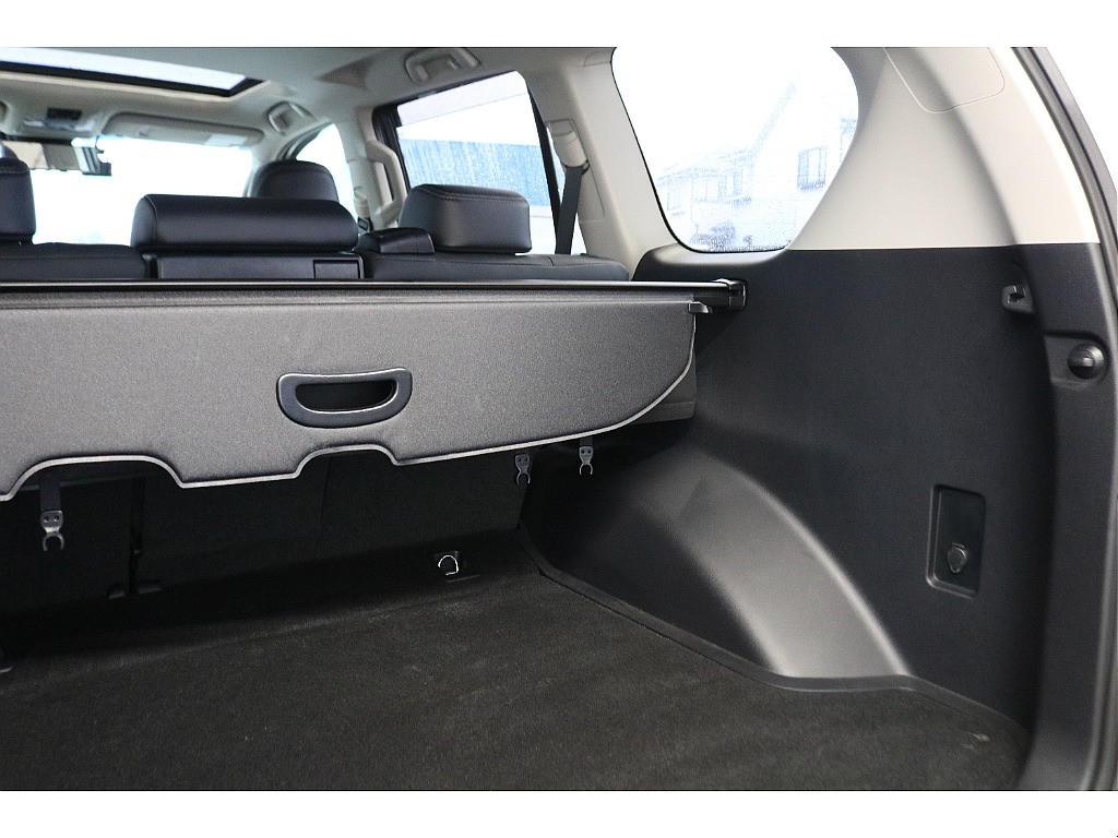 ラゲッジルームを見るに大切に扱われていたことが予想できます♪