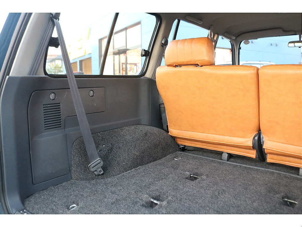 汚れや傷のつきやすいラゲッジルームですが綺麗な状態を保っております！