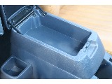 純正コンソール部にも小物の収納が可能です！
