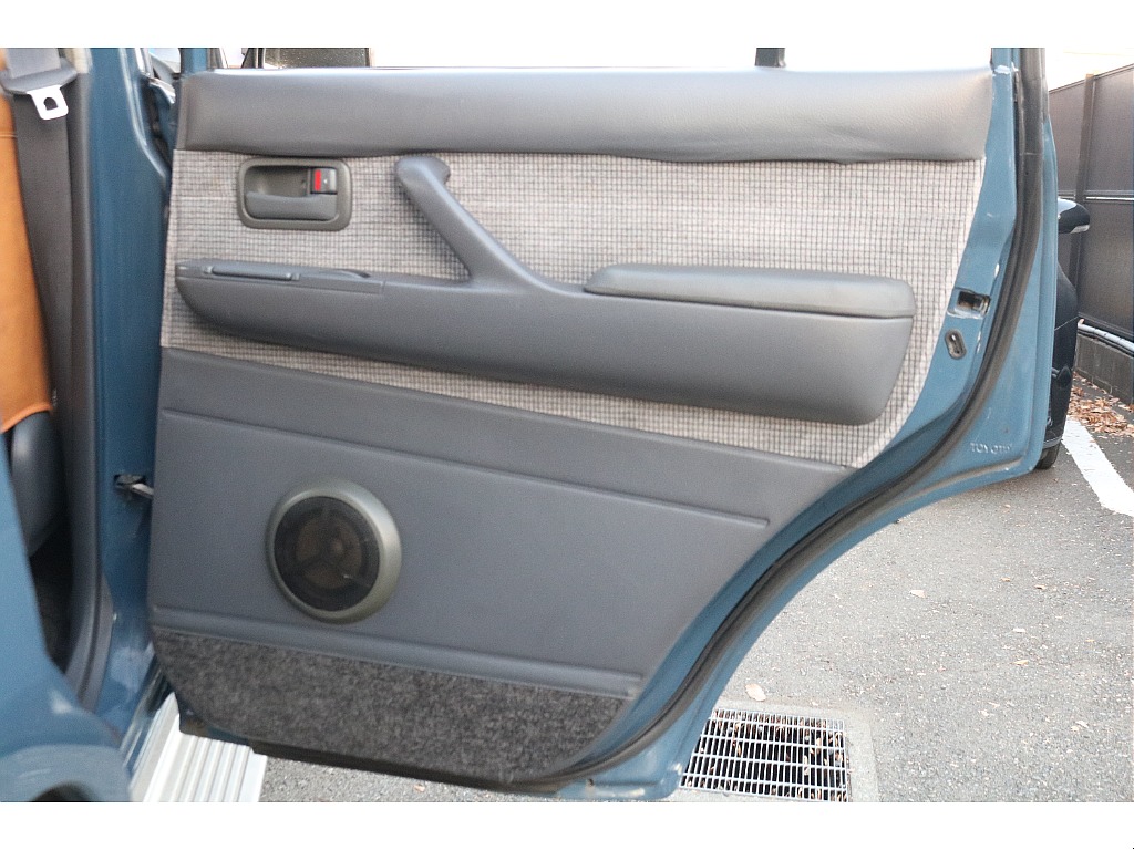 内張は綺麗な状態を維持しています！