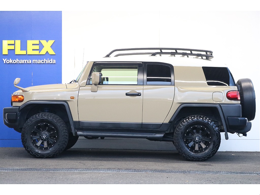 サイドステップで乗り降りも安心！