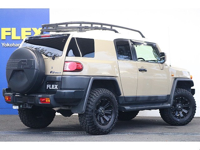 リアビュー! ベージュツートンのカラーリングが可愛らしいですね♪