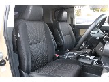 運転席は広い作りとなっており、快適なドライブをお過ごしいただけます!