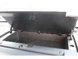 運転席ダッシュボードは小物収納が可能です！