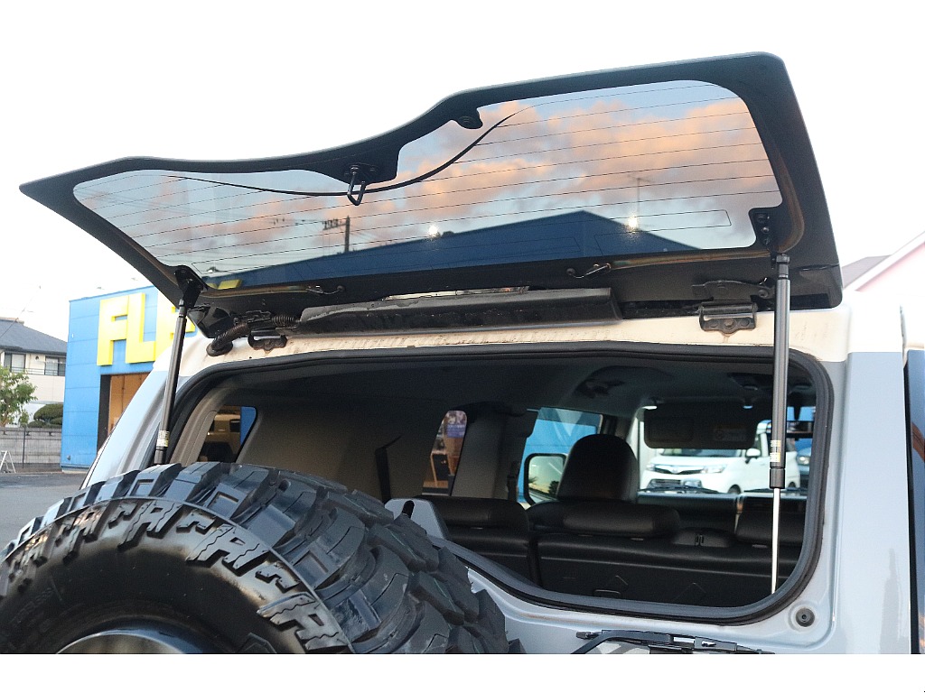 バックドアガラスは開閉可能です！
