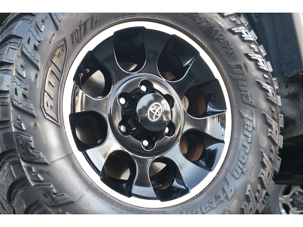 ブラックカラーパッケージ専用17インチAW！