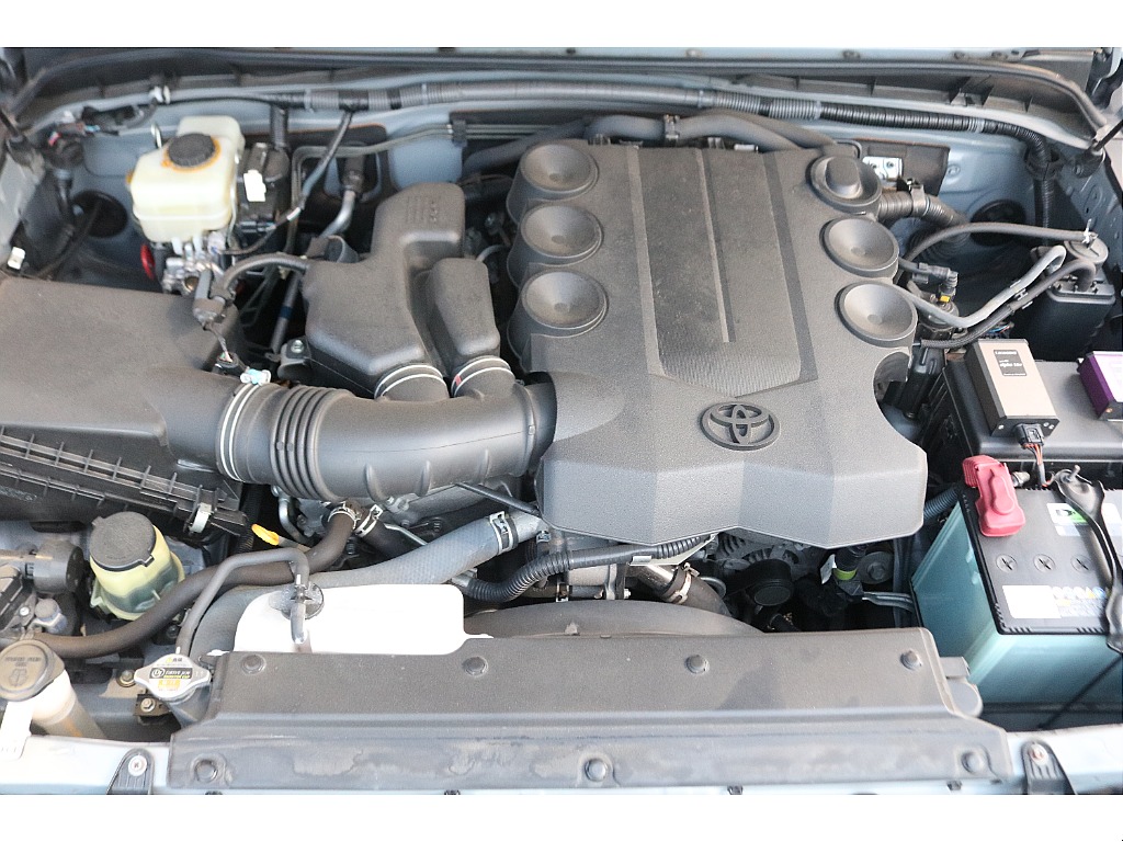 エンジンは４０００ｃｃガソリンエンジン！１５０プラドや再販７０にも搭載されている信頼性の高いエンジンです！