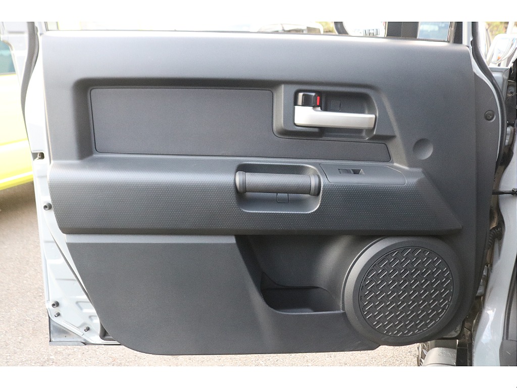 キズの付きやすいドア内張も綺麗な状態を保っています！