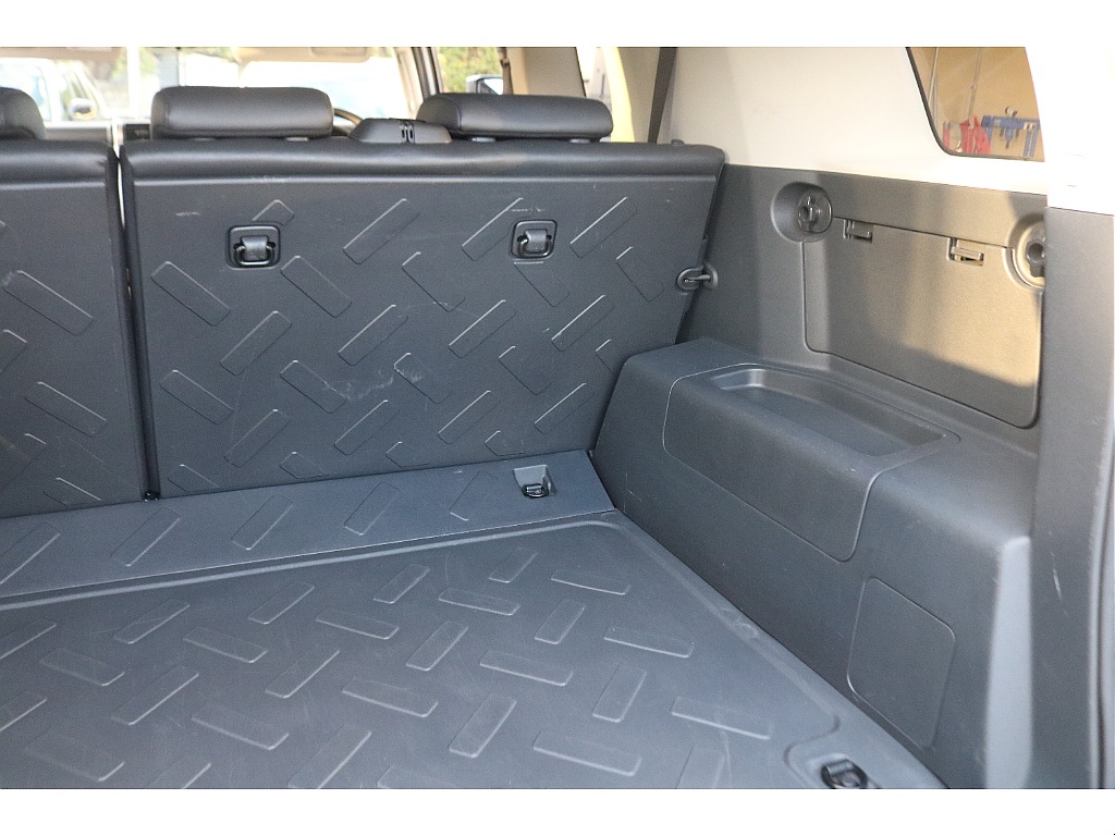 仕様上どうしてもキズが付きやすい部分にはなりますがこちらも状態良好です！