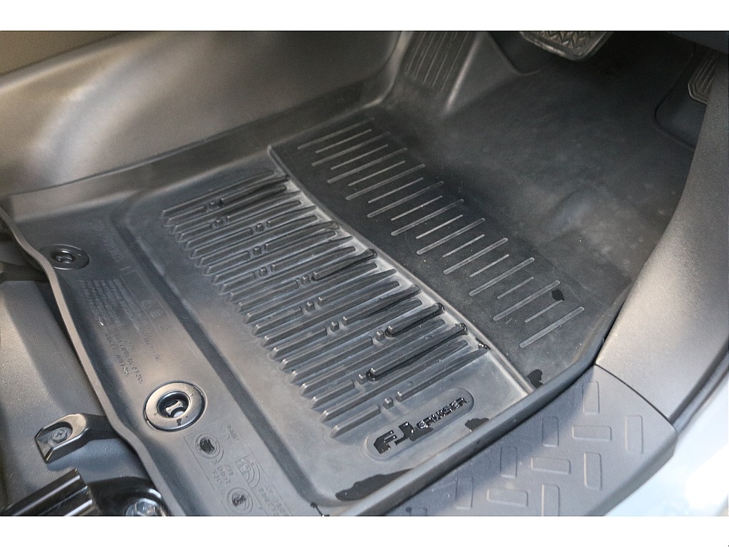 純正ラバーフロアマット！