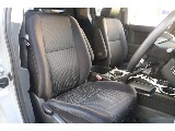 運転席は広い作りとなっており、快適なドライブをお過ごしいただけます！