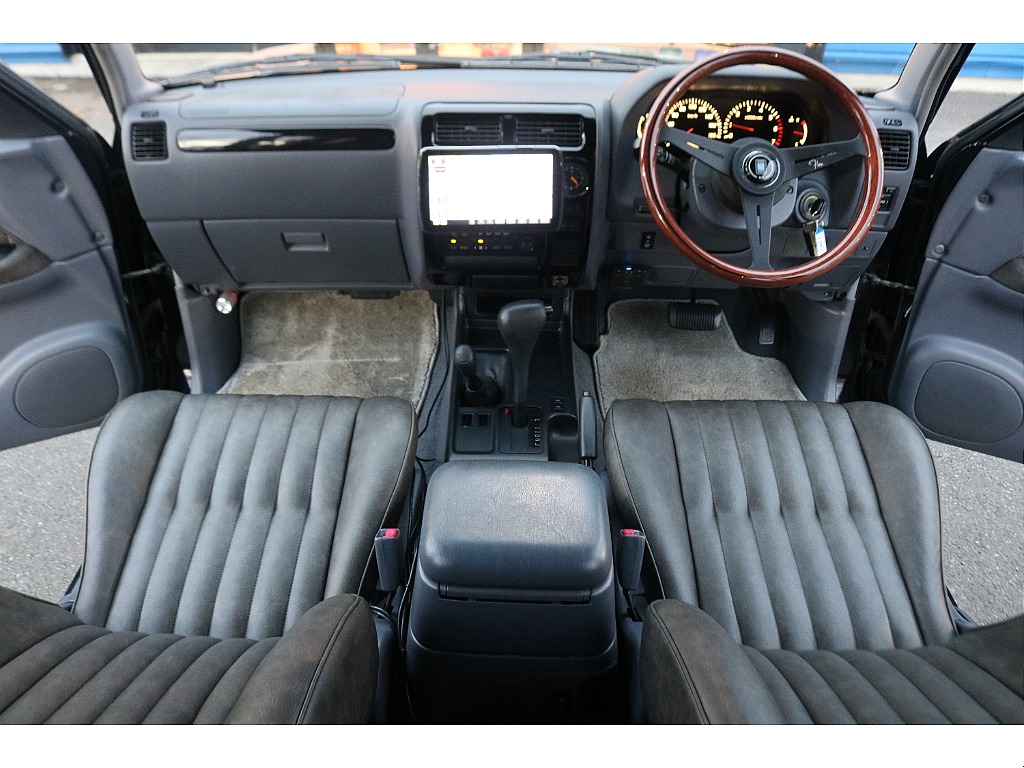 トヨタ ランドクルーザープラド(3枚目)