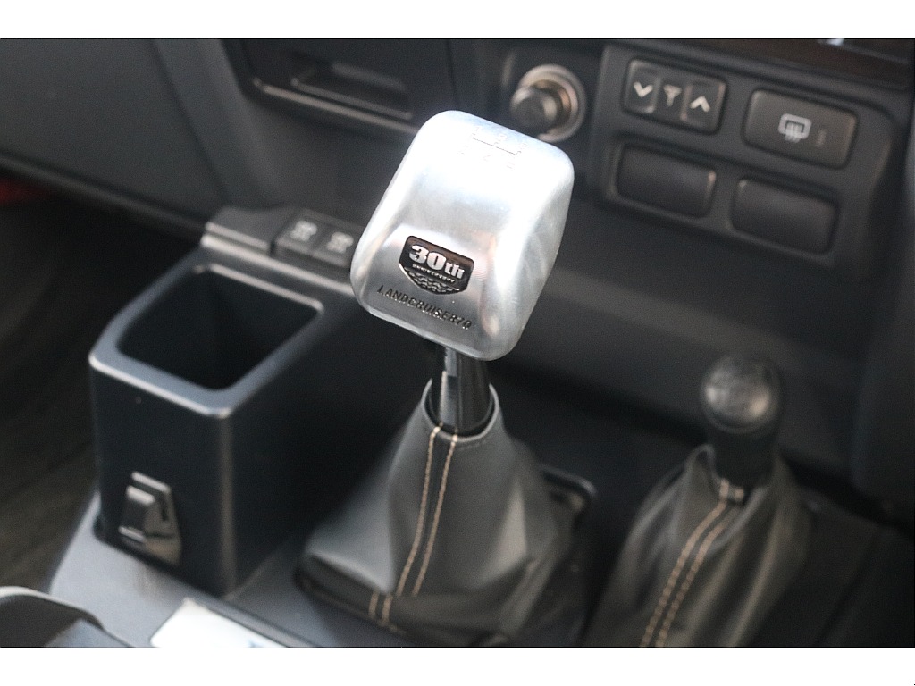 30周年記念アルミ削り出しシフトノブ！探してもなかなか見つける事が出来ないです。