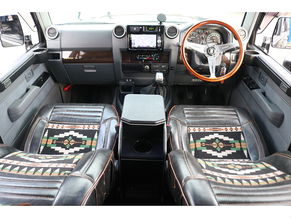 内装カスタムも希少パーツを含めとてもオシャレかつ特別感のある1台です！