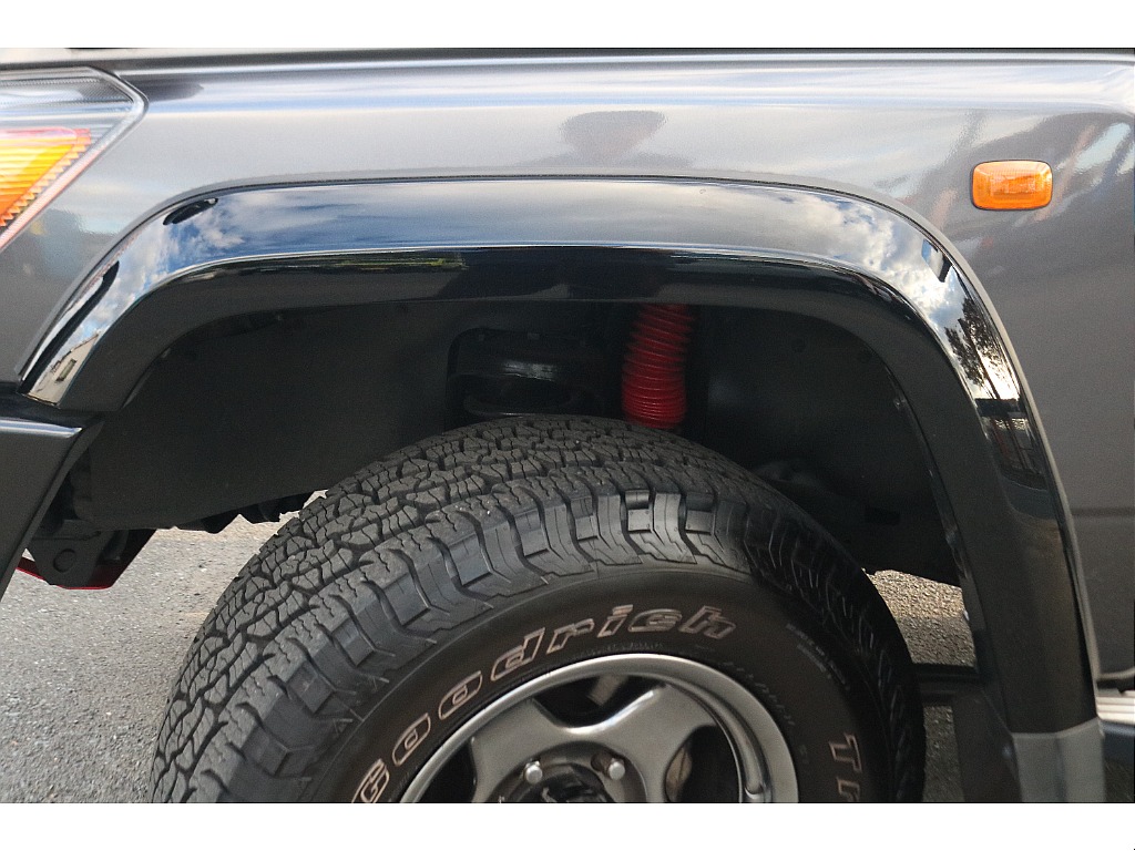 オーバーフェンダーはブラック塗装がされています！