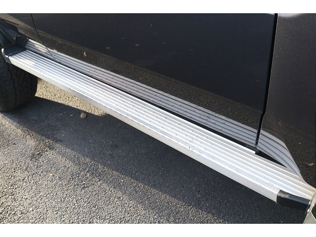 サイドステップ装備の為乗り降りも安心です！