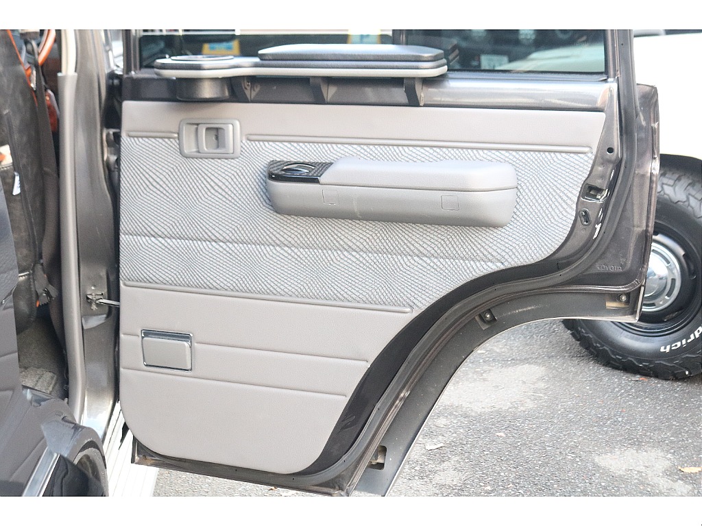 運転席2列目ドア内張！