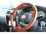 小ぶりでレトロなMOMOステアリング装着済み！
