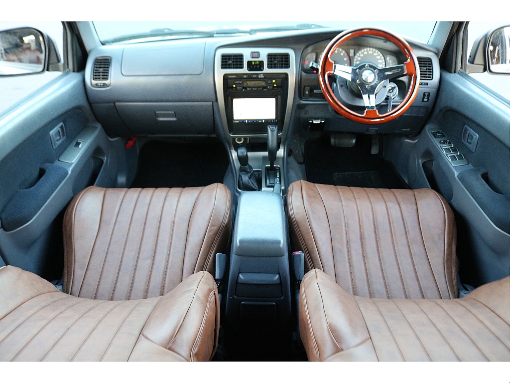 内装に合わせたクラシックシートカバーを新品インストール！