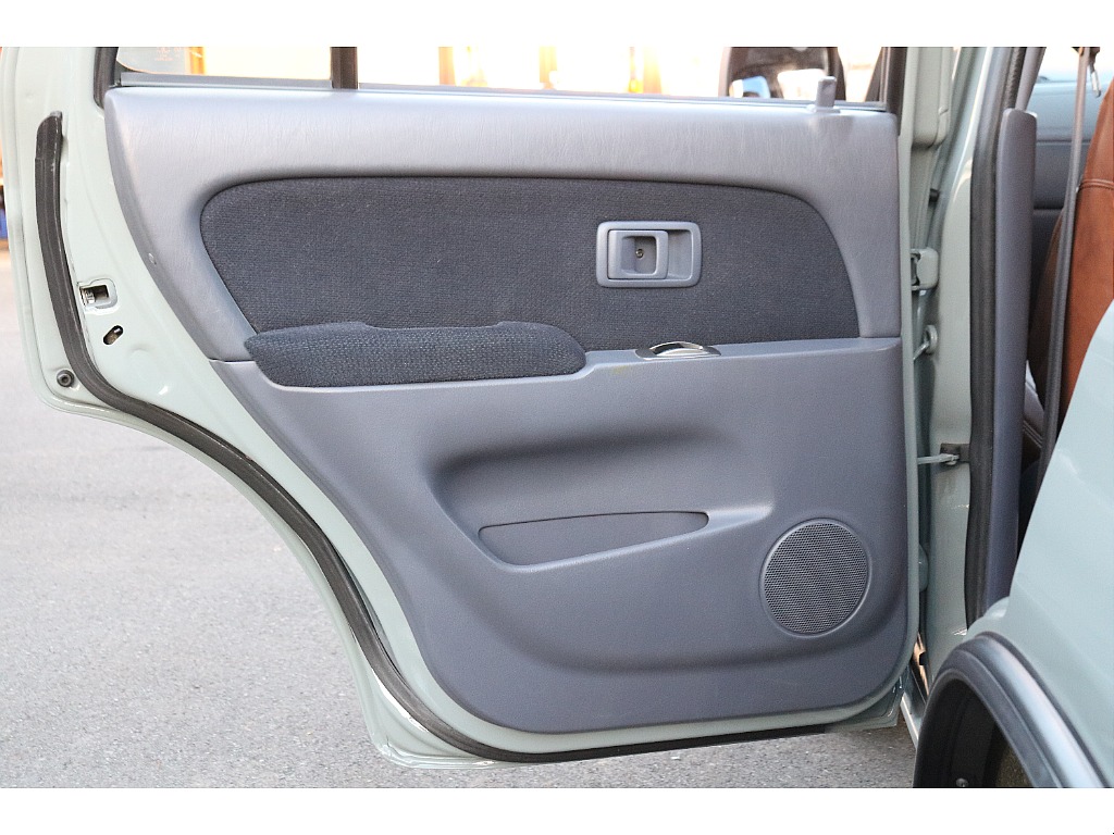 二列目助手席側ドア内張！