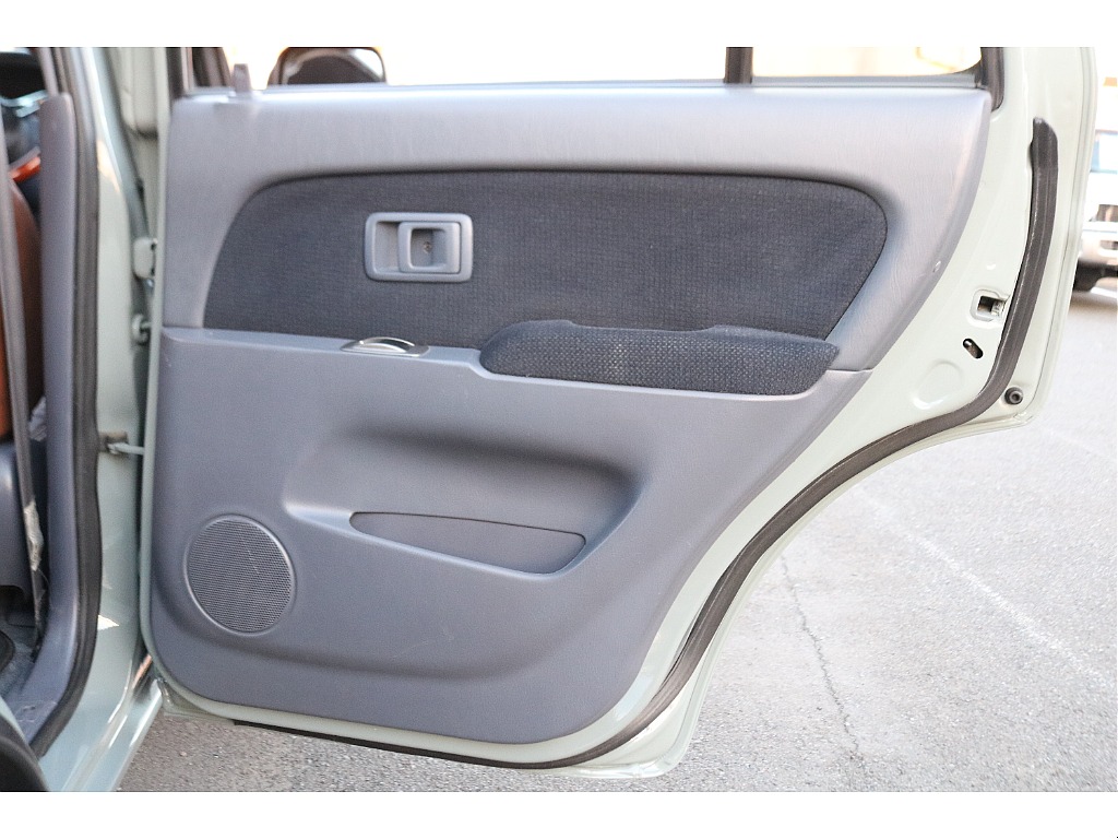 二列目運転席側ドア内張！