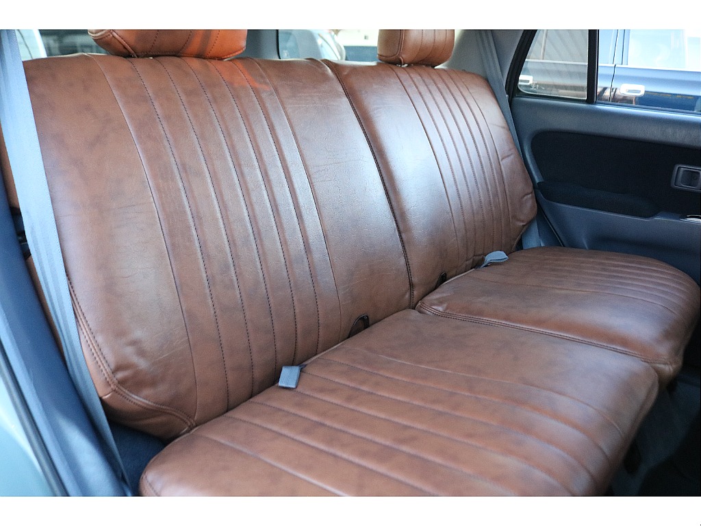 セカンドシートは3人掛けになります！