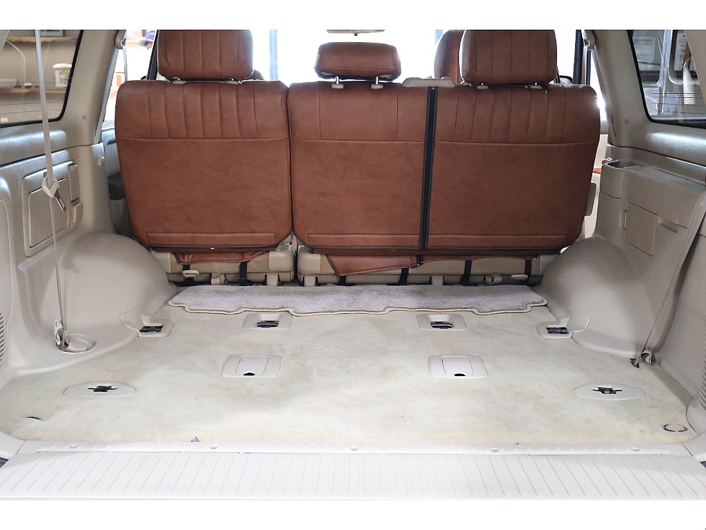 三列目のシートを取り外した5人乗り仕様！荷物を沢山積むことが出来ます！
