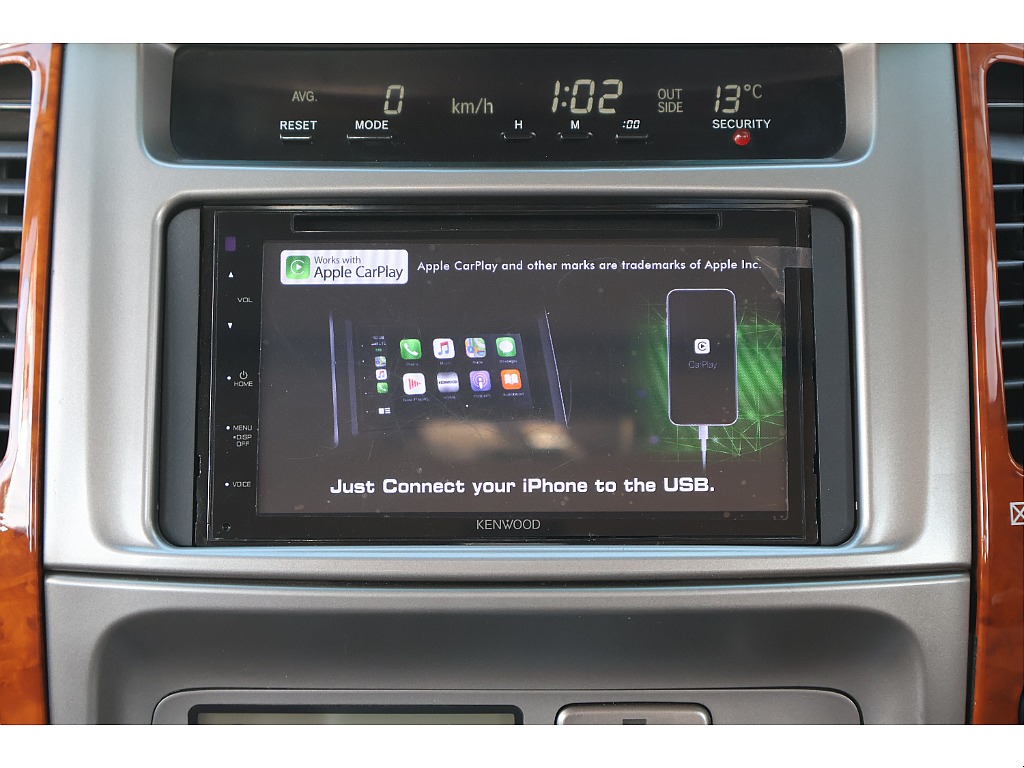 アップルカープレイも使える現代のナビが導入されております！