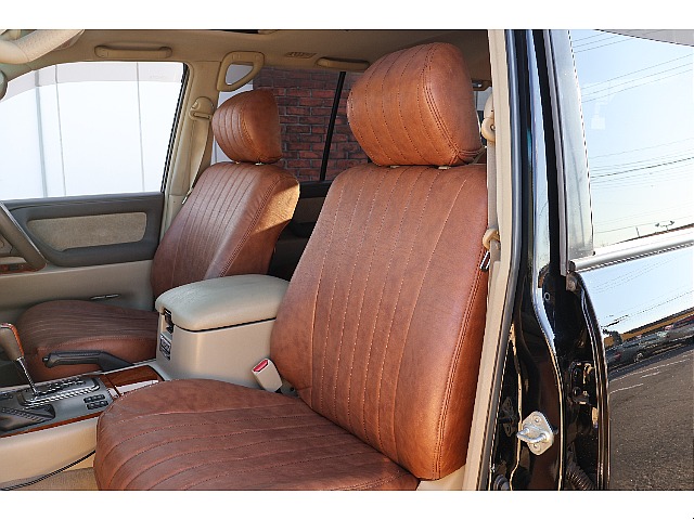 買取直販ですが、シートカバーの状態も良好です！