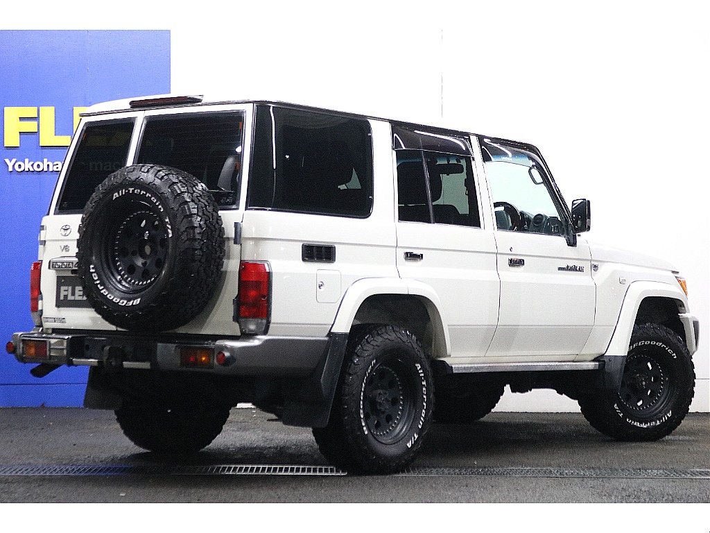 足元はオフロードスタイルでカッコ良い１台です！