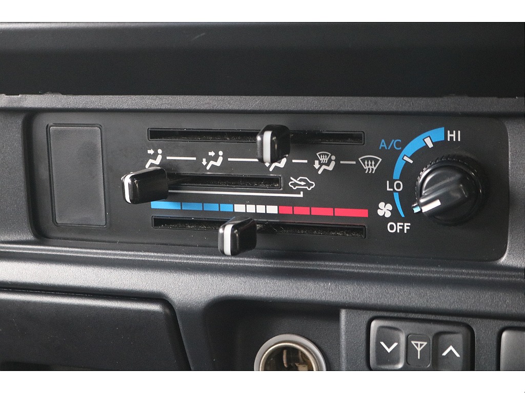 操作性に優れたエアコンスイッチ！