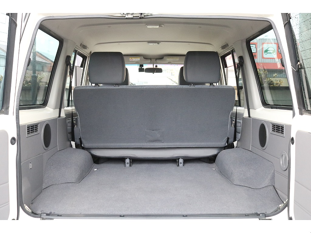 荷室は使用感が少なく、目立った傷も見受けられません！ 大切に乗られていたことが予想できます♪