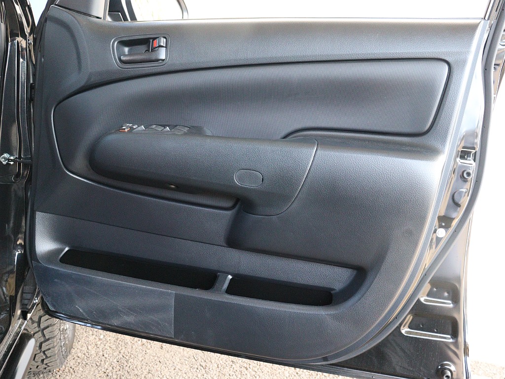 運転席の内張りになります。良好な状態となっております♪ 別途内張りの張替えにつきましても承っております♪