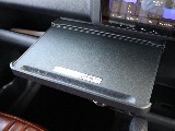 プロボックスならではの装備ですが、運転席周りにトレーがございますので、便利にご活用いただけます♪