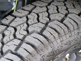 新品タイヤですので溝もバリ溝です！