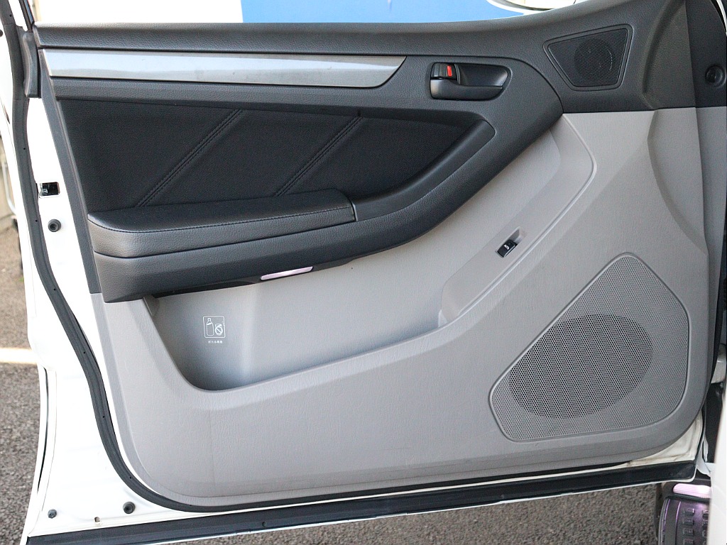 内張はキックアタックなどの形跡は見受けられません！