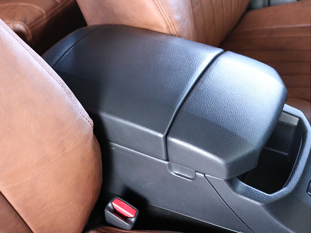 ビックサイズのセンターコンソール！