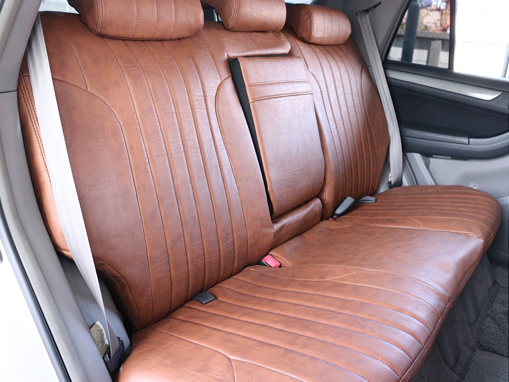 成人男性二名が座っても余裕のあるセカンドシート！