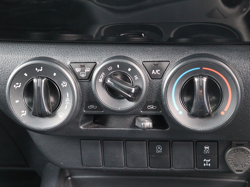 シンプルなマニュアルエアコン！