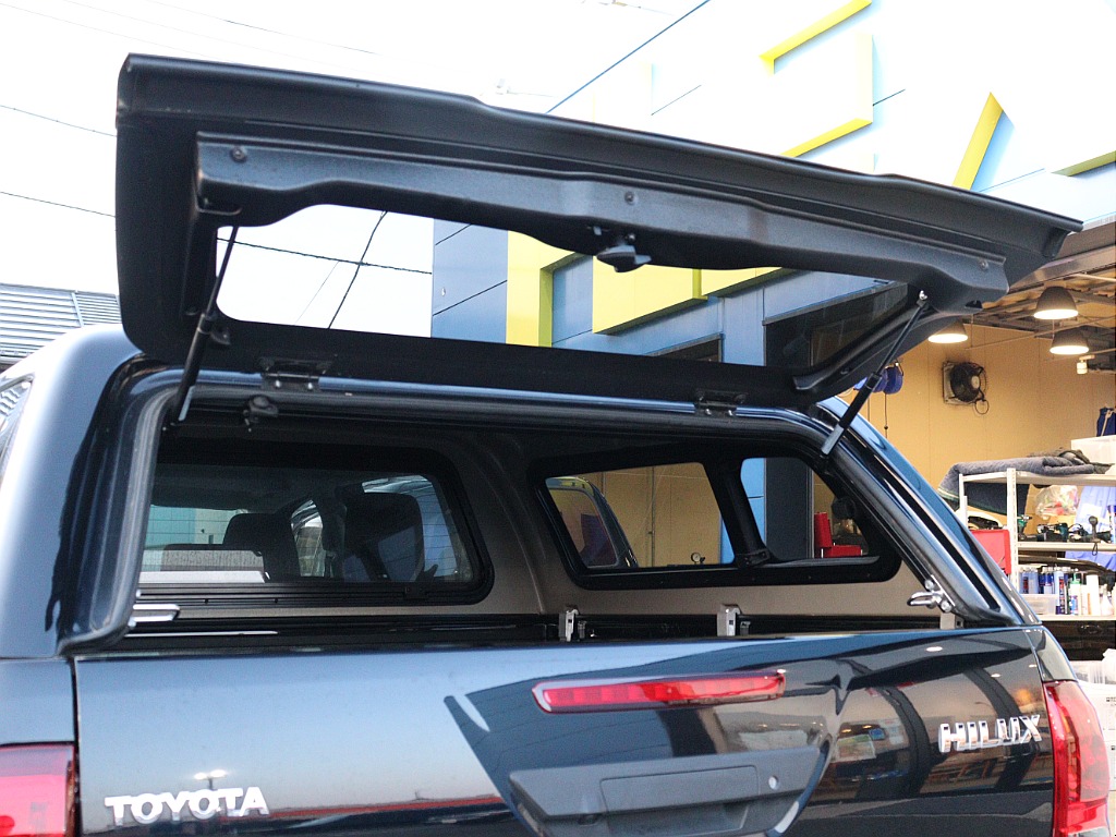 ダンパー付きで開閉可能！