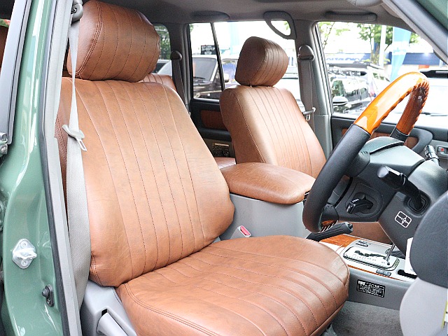 クラシックブラウンシートカバー装着済み！