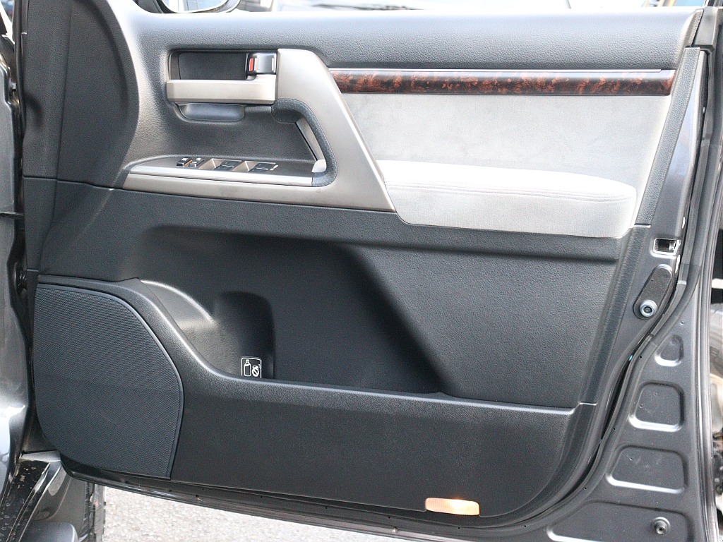 内張は綺麗な状態を維持しております！