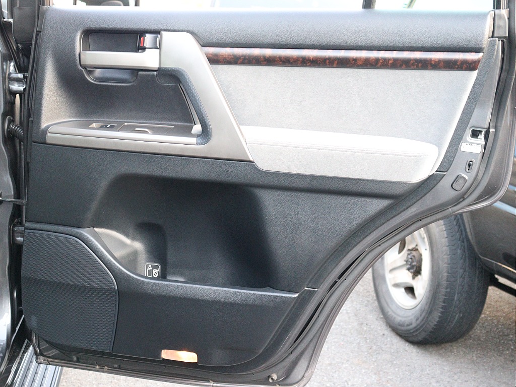 内張は綺麗な状態を維持しております！