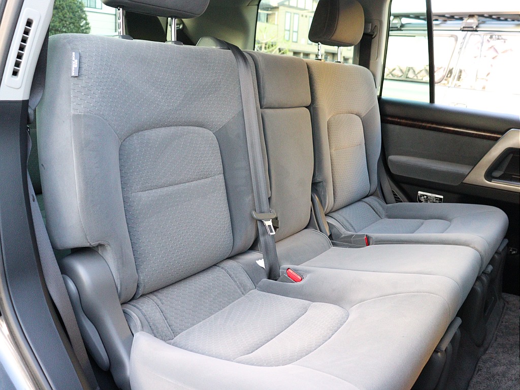 二列目は成人男性3名が乗車できるスペース！