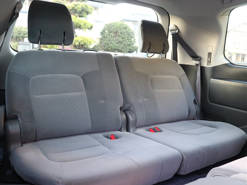 急なゲストにも対応可能な3列目シート！